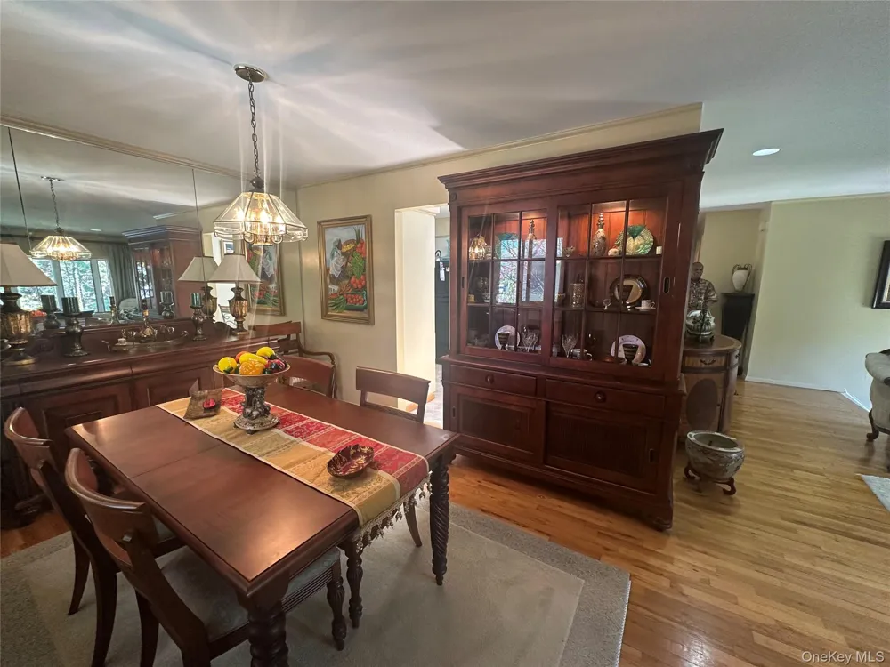 776 Bunker Road North Woodmere, NY 11581
