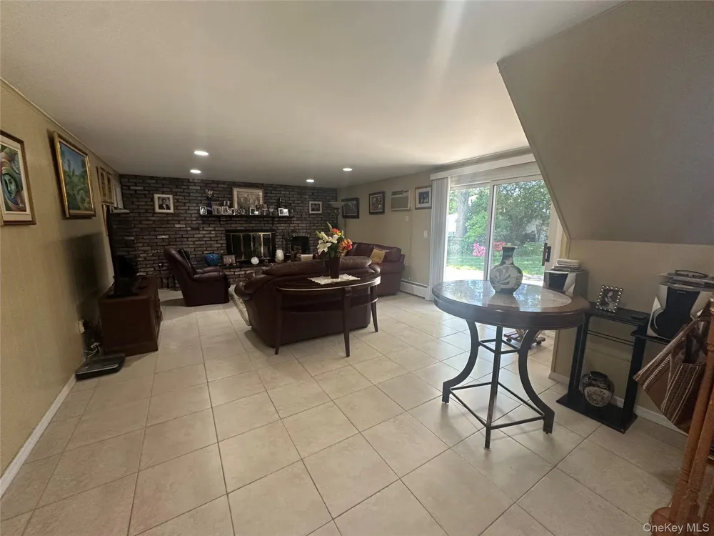 776 Bunker Road North Woodmere, NY 11581