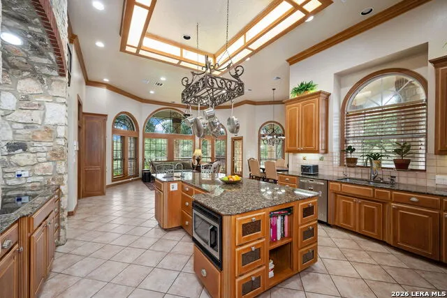8040 Rolling Acres Trail Fair Oaks Ranch, TX 78015