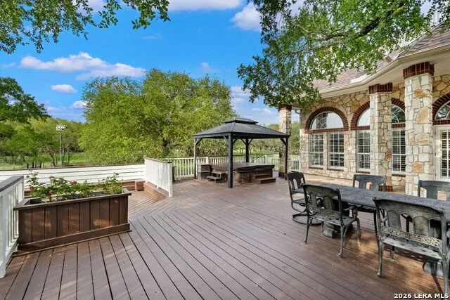 8040 Rolling Acres Trail Fair Oaks Ranch, TX 78015