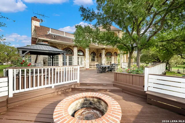 8040 Rolling Acres Trail Fair Oaks Ranch, TX 78015