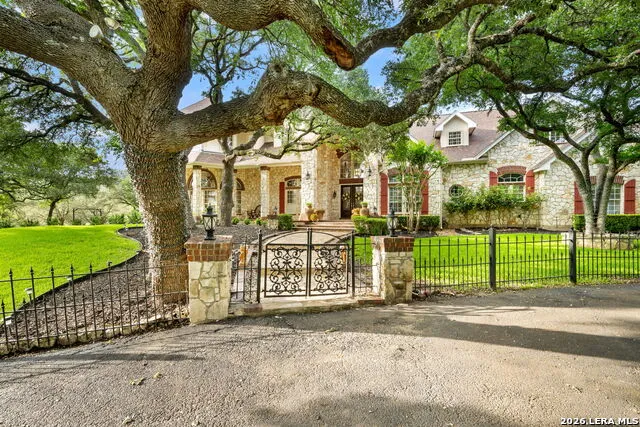 8040 Rolling Acres Trail Fair Oaks Ranch, TX 78015