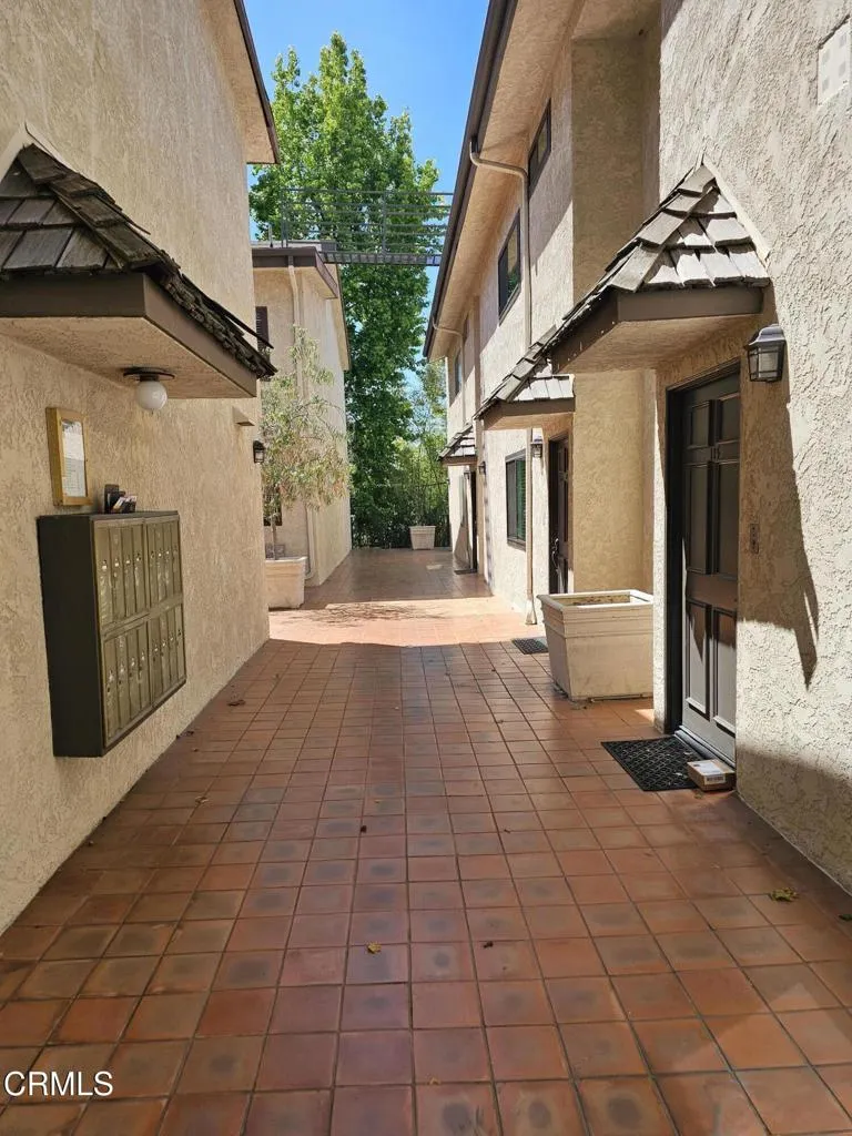 12330 Magnolia Boulevard #106 Valley Village, CA 91607