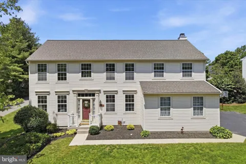 713 IRIS LANE
