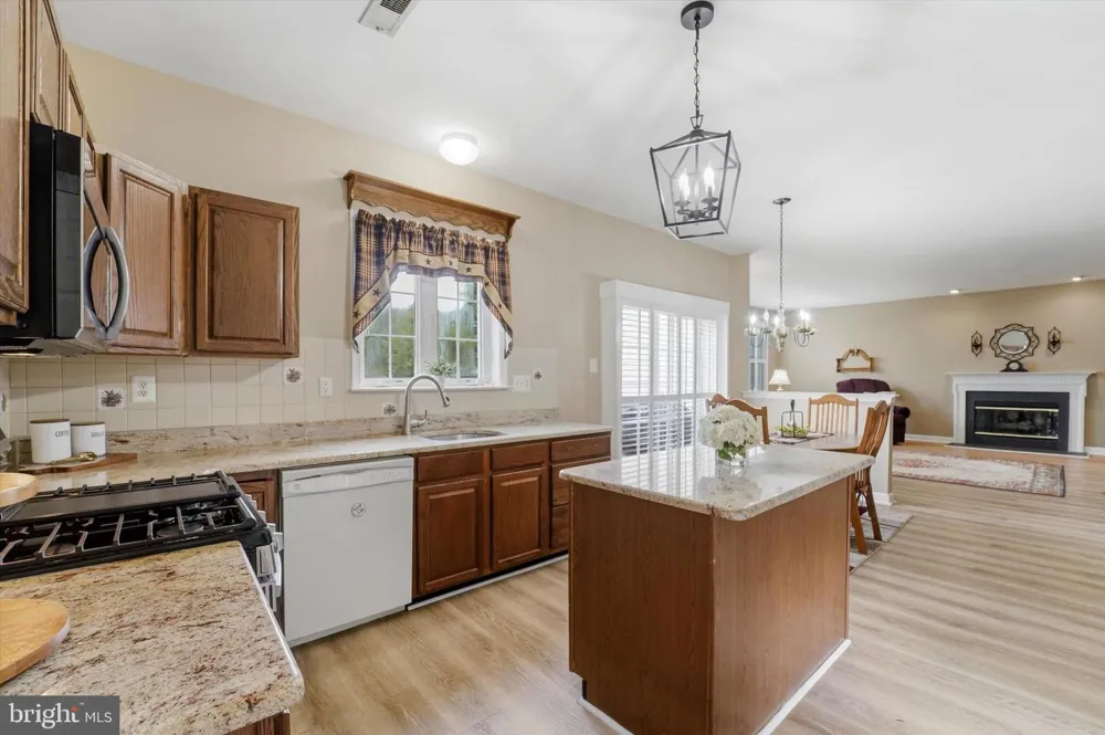 713 IRIS LANE Media, PA 19063