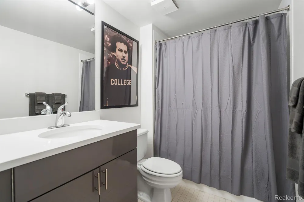 3320 SPINNAKER LANE #4A Detroit City, MI 48207