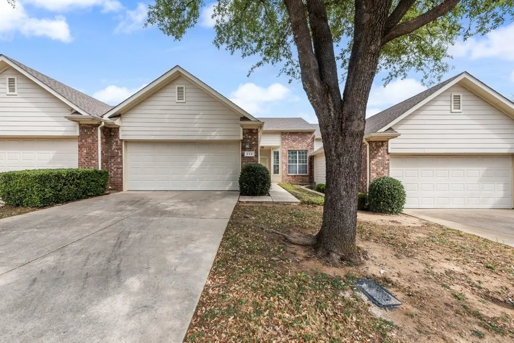 233 Heritage Hill Drive Lewisville, TX 75067