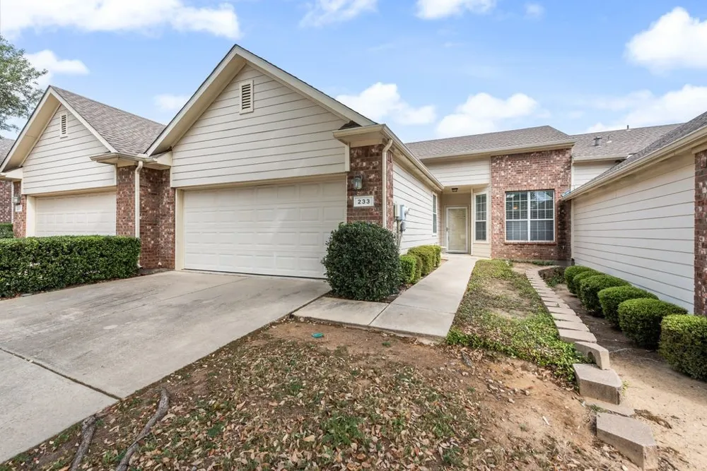 233 Heritage Hill Drive Lewisville, TX 75067