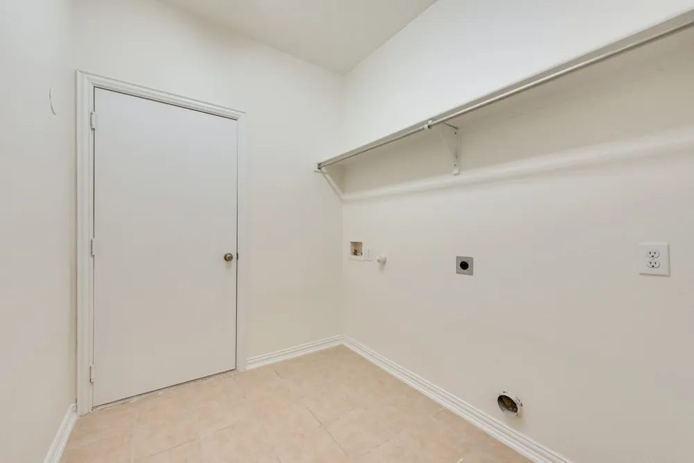 233 Heritage Hill Drive Lewisville, TX 75067