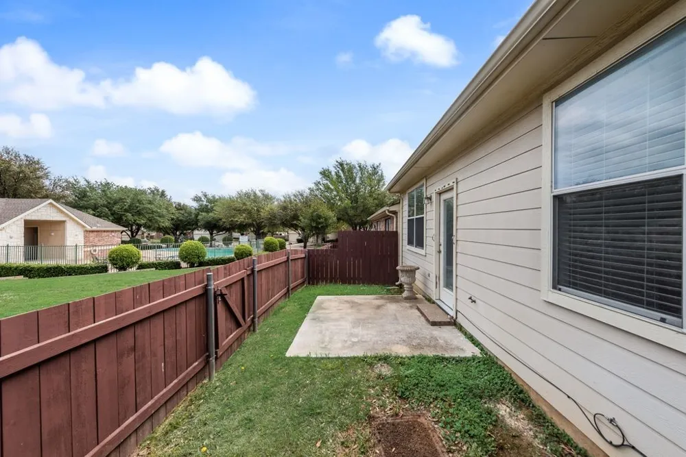 233 Heritage Hill Drive Lewisville, TX 75067
