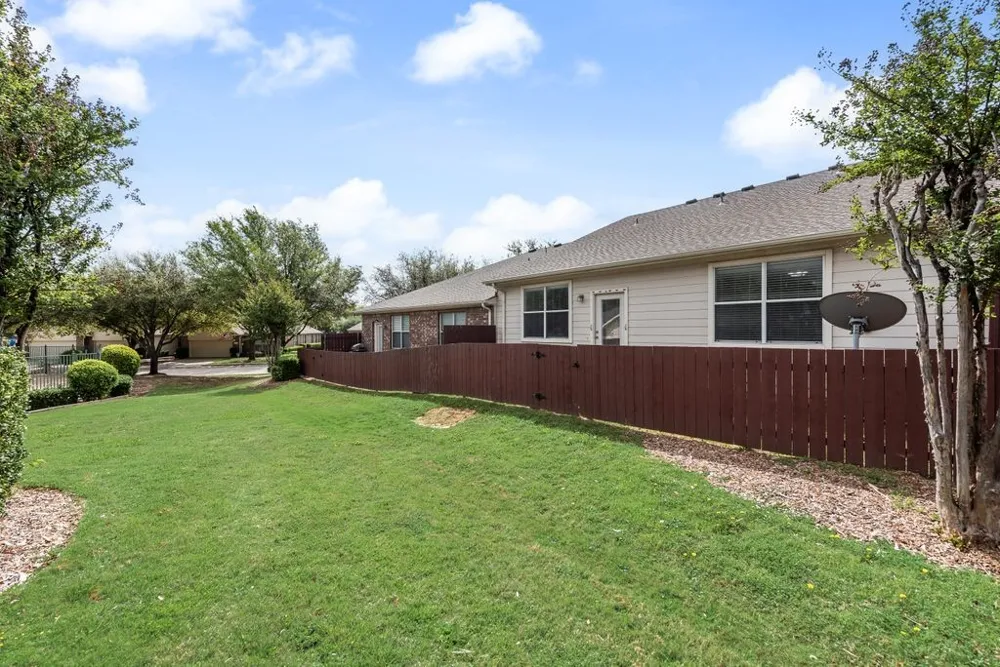 233 Heritage Hill Drive Lewisville, TX 75067