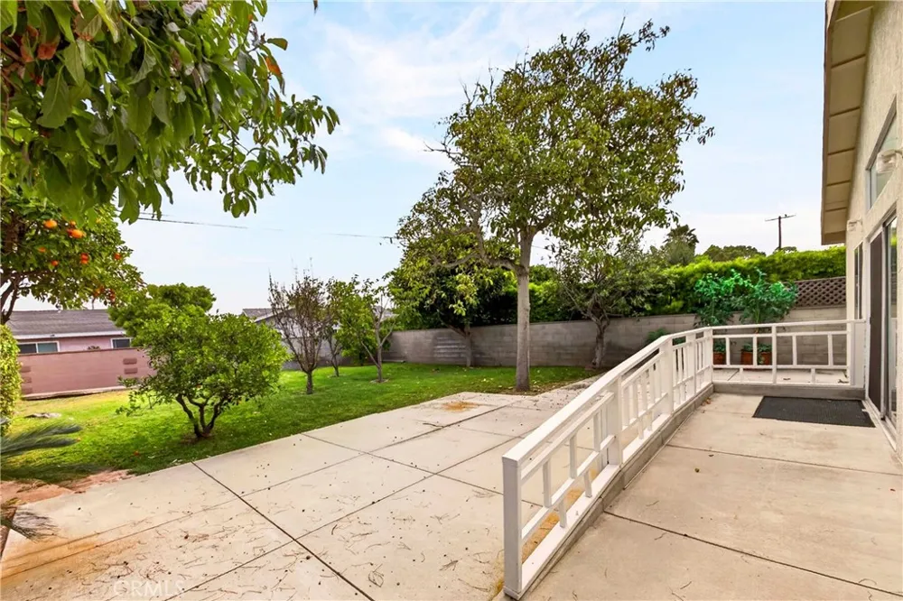 2033 W 231st Torrance, CA 90501