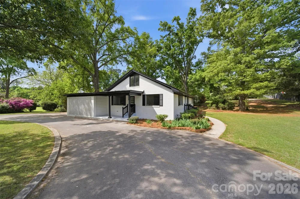 907 Amelia Street Newberry, SC 29108