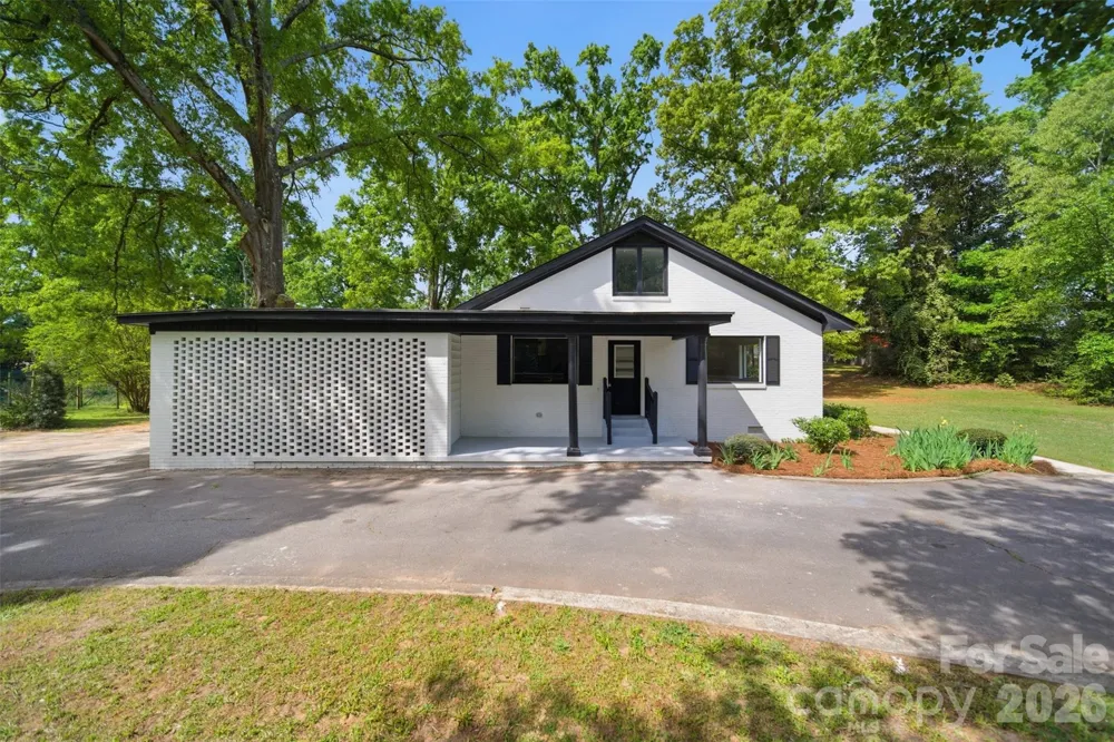 907 Amelia Street Newberry, SC 29108