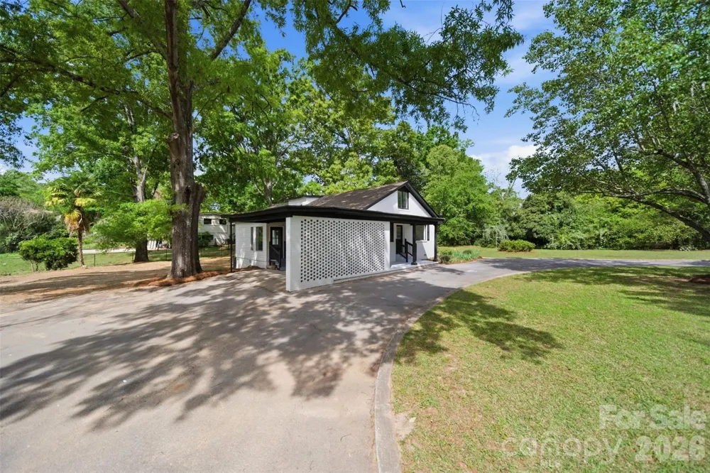 907 Amelia Street Newberry, SC 29108