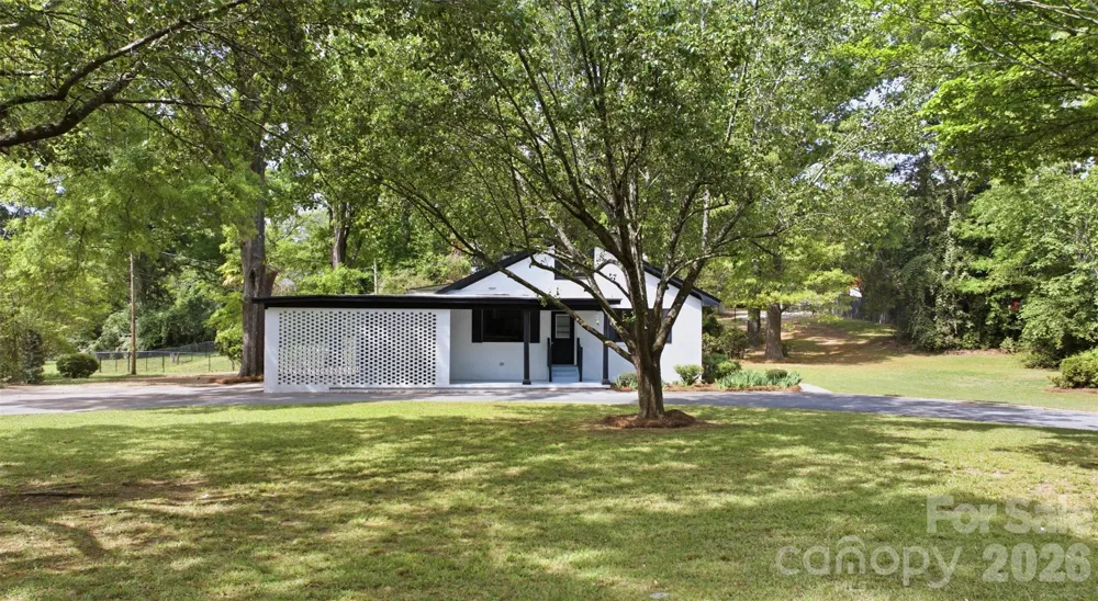 907 Amelia Street Newberry, SC 29108
