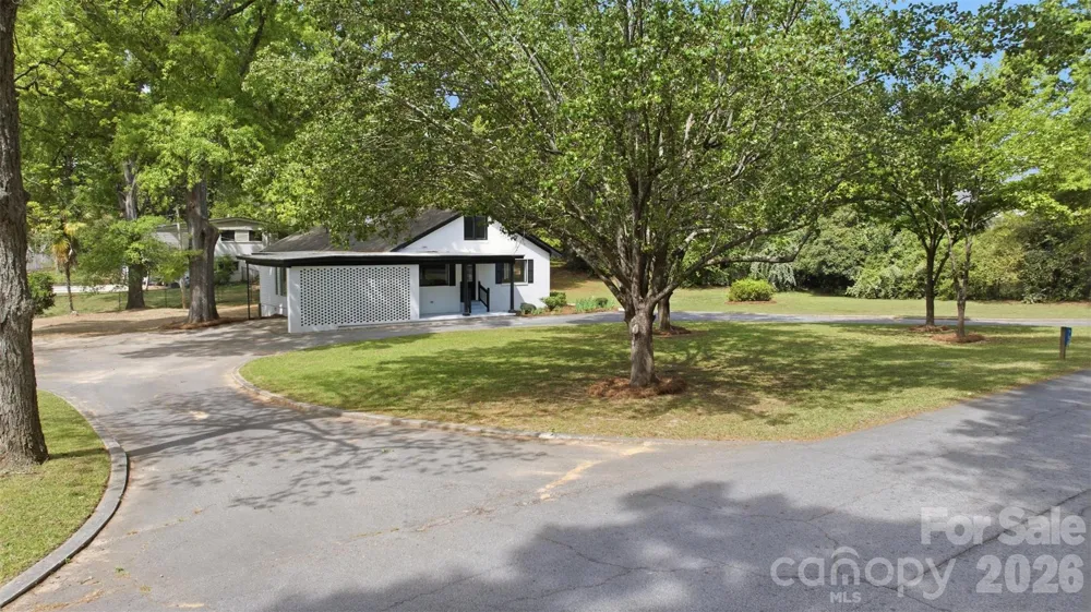 907 Amelia Street Newberry, SC 29108