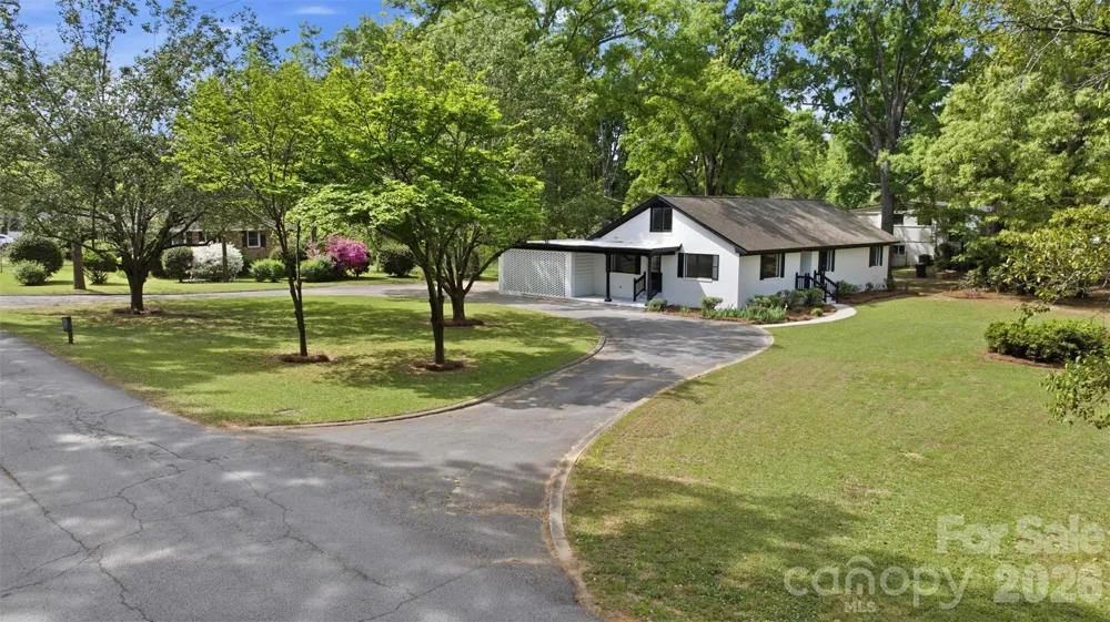 907 Amelia Street Newberry, SC 29108