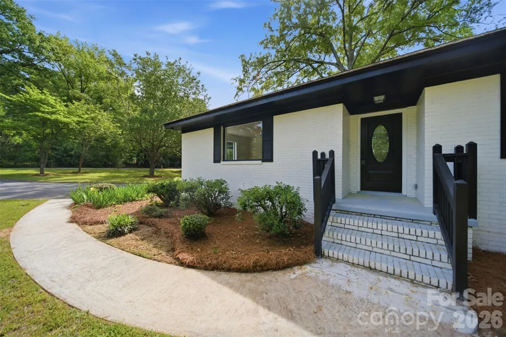 907 Amelia Street Newberry, SC 29108