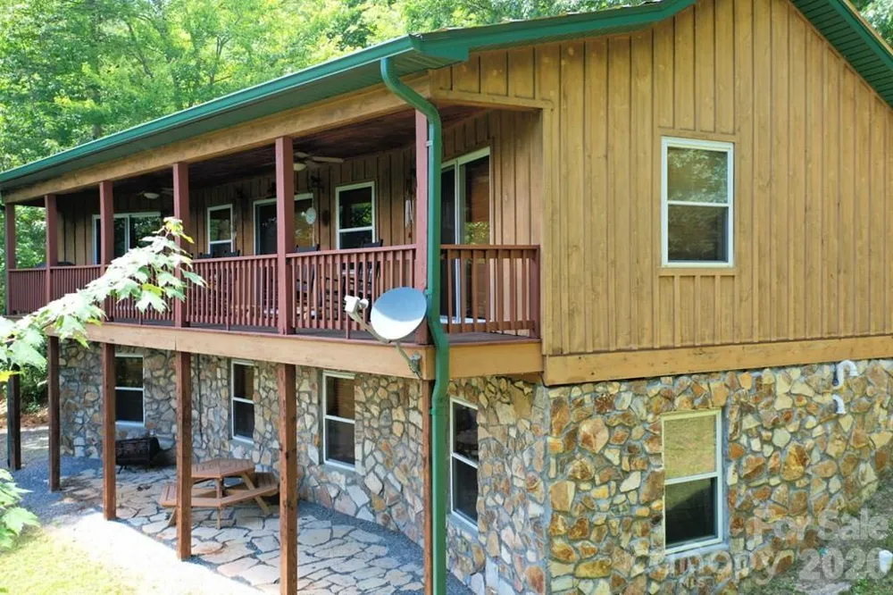 470 Bear Ridge Road Tuckasegee, NC 28783