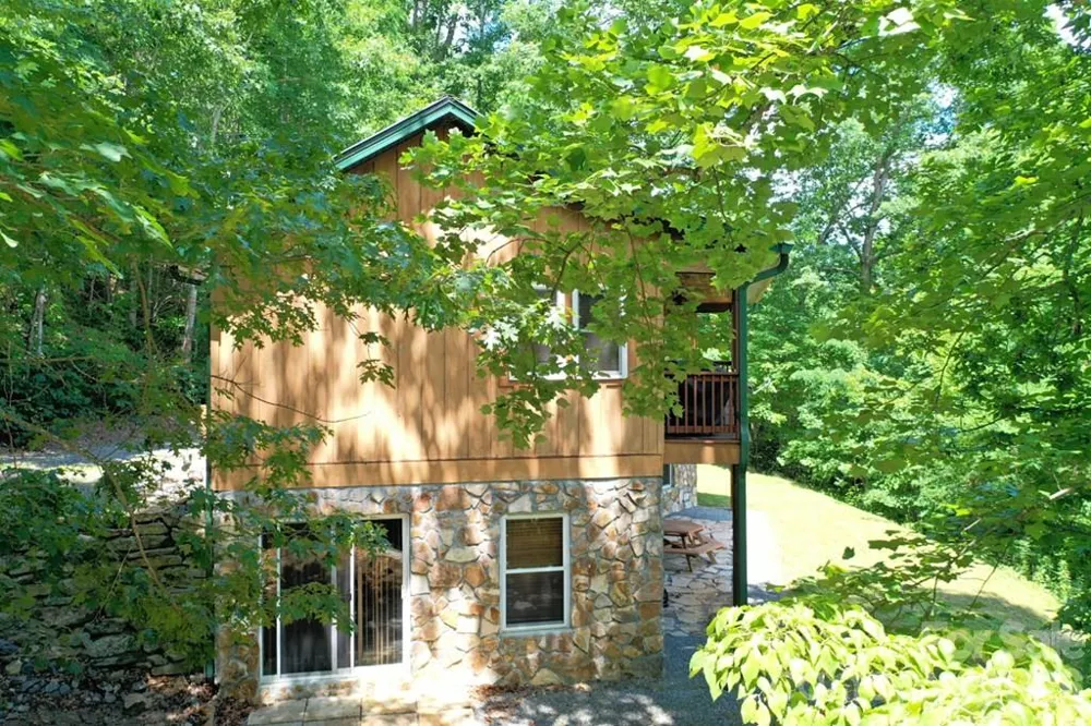 470 Bear Ridge Road Tuckasegee, NC 28783