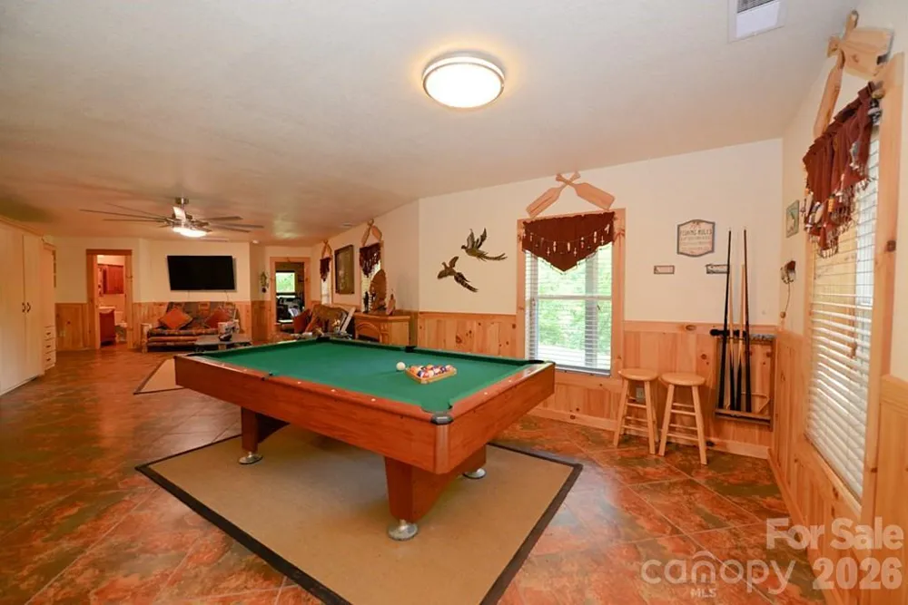470 Bear Ridge Road Tuckasegee, NC 28783