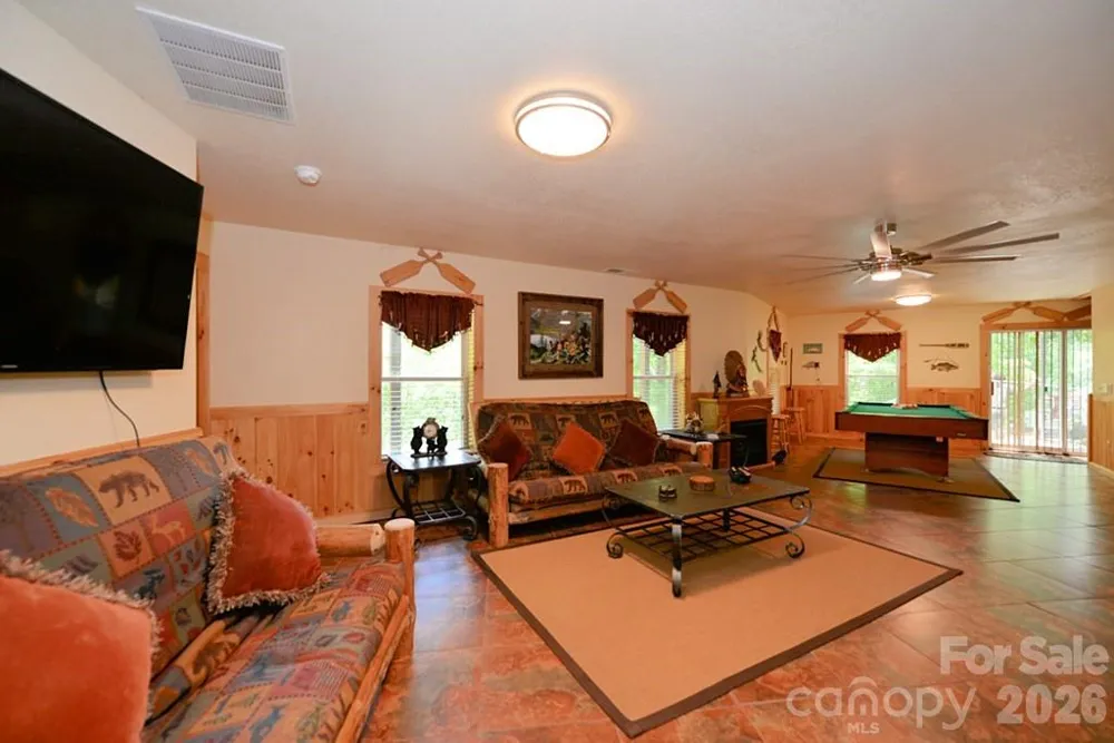 470 Bear Ridge Road Tuckasegee, NC 28783