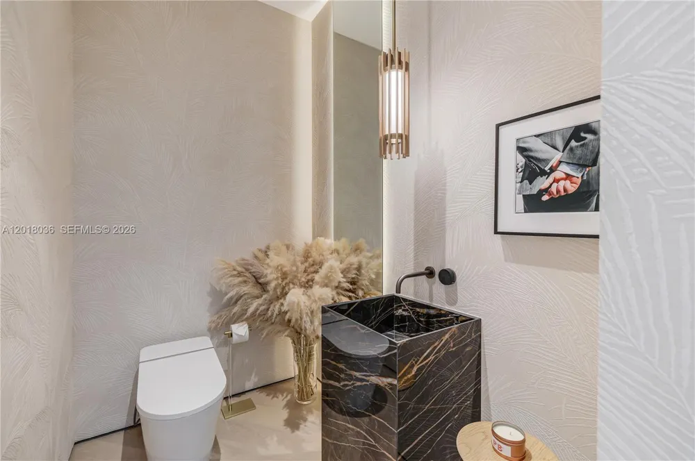 1092 Venetian Dr Miami, FL 33139