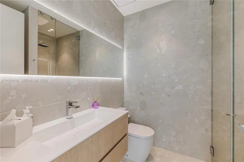 1092 Venetian Dr Miami, FL 33139