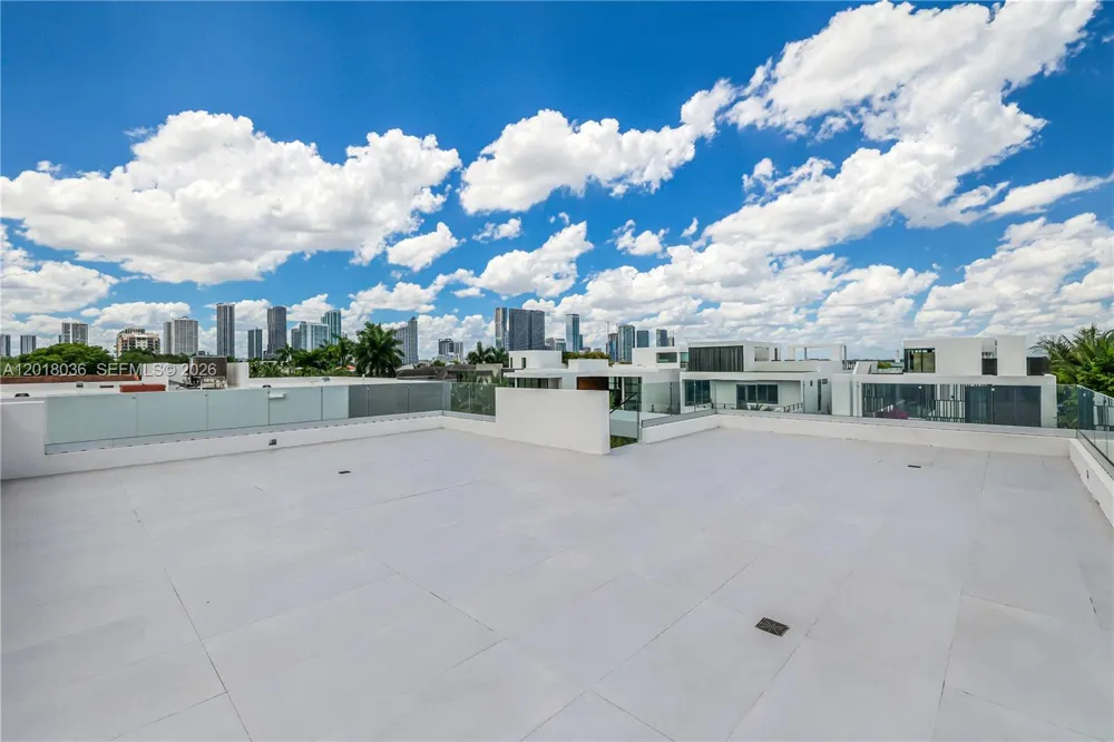 1092 Venetian Dr Miami, FL 33139