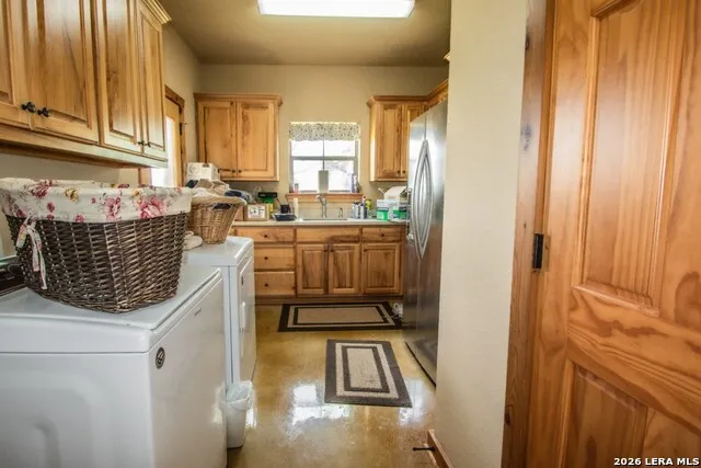 2657 West Sabinal Road Utopia, TX 78884