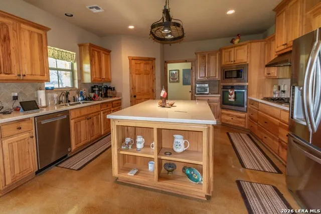 2657 West Sabinal Road Utopia, TX 78884