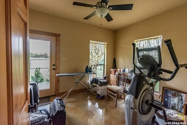 2657 West Sabinal Road Utopia, TX 78884