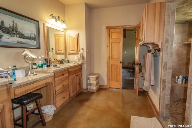 2657 West Sabinal Road Utopia, TX 78884