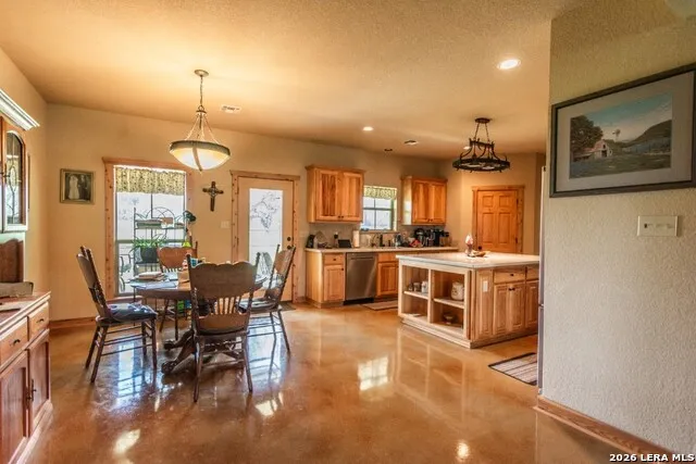 2657 West Sabinal Road Utopia, TX 78884