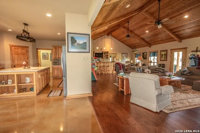 2657 West Sabinal Road Utopia, TX 78884