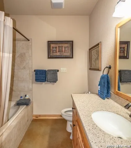 2657 West Sabinal Road Utopia, TX 78884