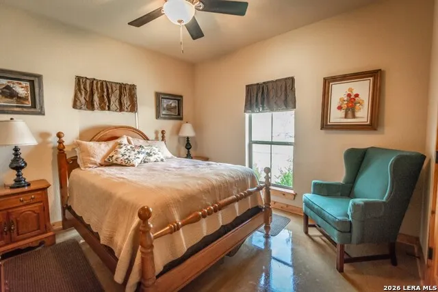 2657 West Sabinal Road Utopia, TX 78884