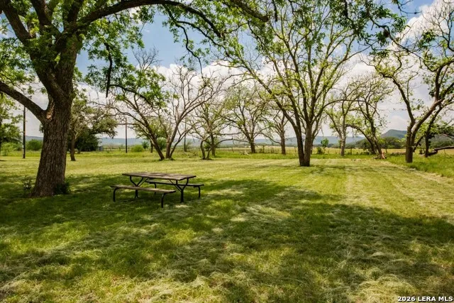 2657 West Sabinal Road Utopia, TX 78884