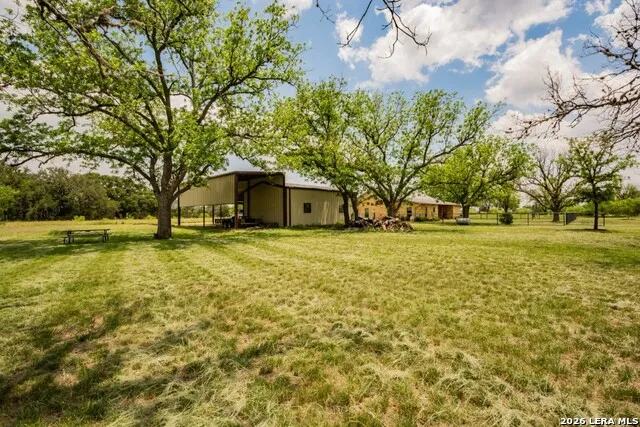 2657 West Sabinal Road Utopia, TX 78884