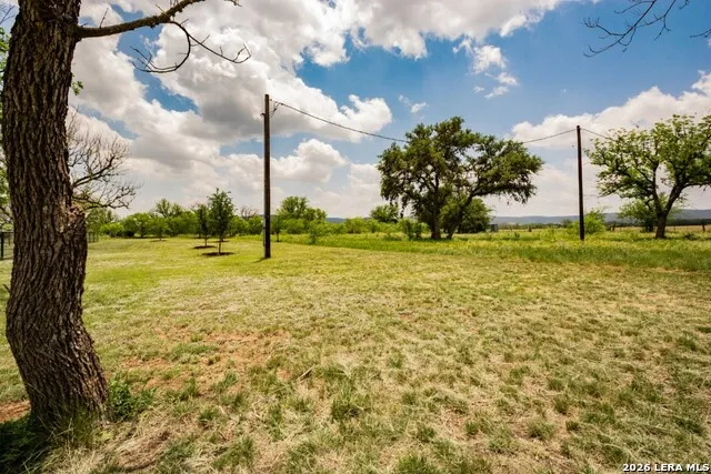 2657 West Sabinal Road Utopia, TX 78884