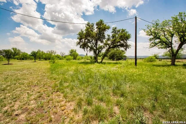 2657 West Sabinal Road Utopia, TX 78884
