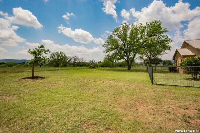 2657 West Sabinal Road Utopia, TX 78884