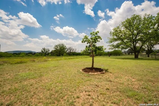 2657 West Sabinal Road Utopia, TX 78884