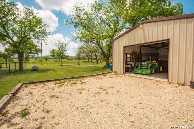 2657 West Sabinal Road Utopia, TX 78884
