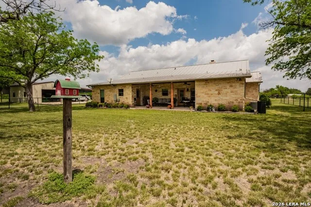 2657 West Sabinal Road Utopia, TX 78884