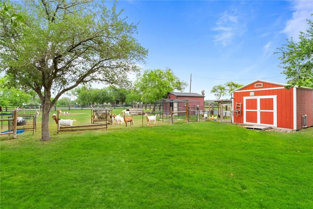 4662 County Road 2221 Odem, TX 78370