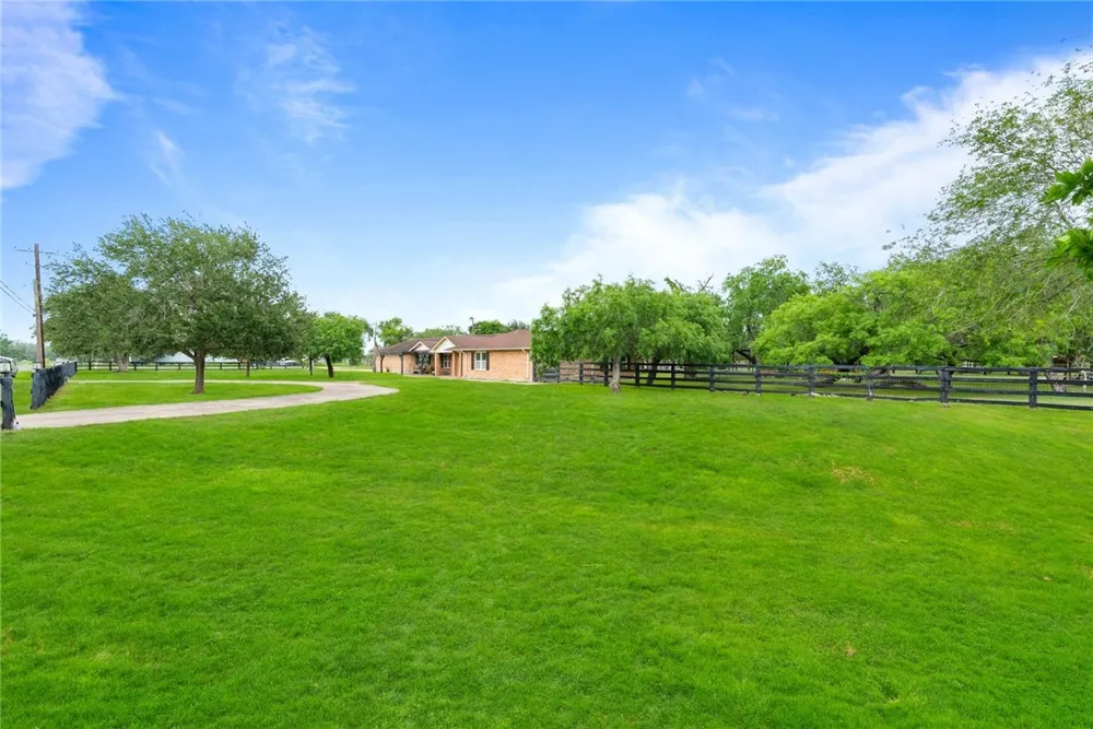 4662 County Road 2221 Odem, TX 78370