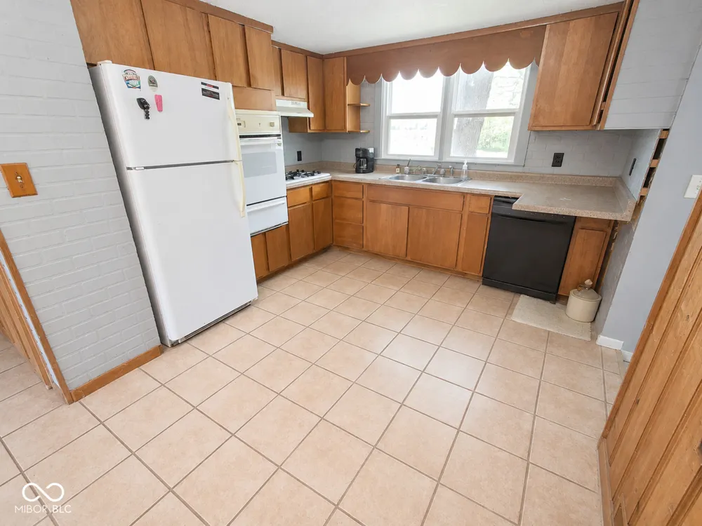 1878 W Lake Hideaway Road Kingman, IN 47952