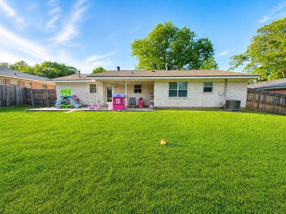 711 W Georgia Avenue Vivian, LA 71082